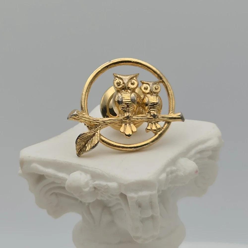 Vtg 60 Yr Old Owl Pin Brooch Tie Tack Mom Baby Owlet Birds Avon Gold Plate .75